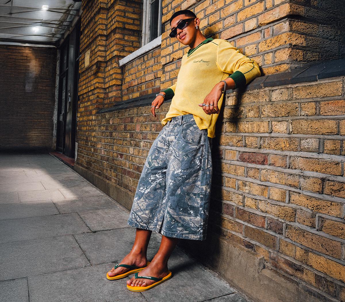 HavaianasBrasil Logo Flip FlopsPop Yellow