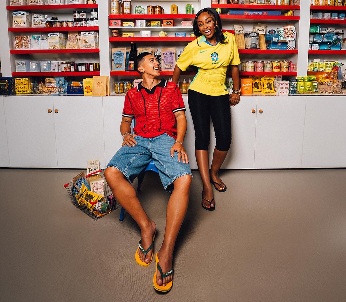 HavaianasBrasil Logo Flip FlopsPop Yellow