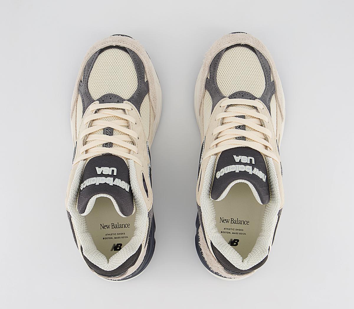 New Balance 990v3 Trainers New Balance 990v3 Trainers Moonbeam