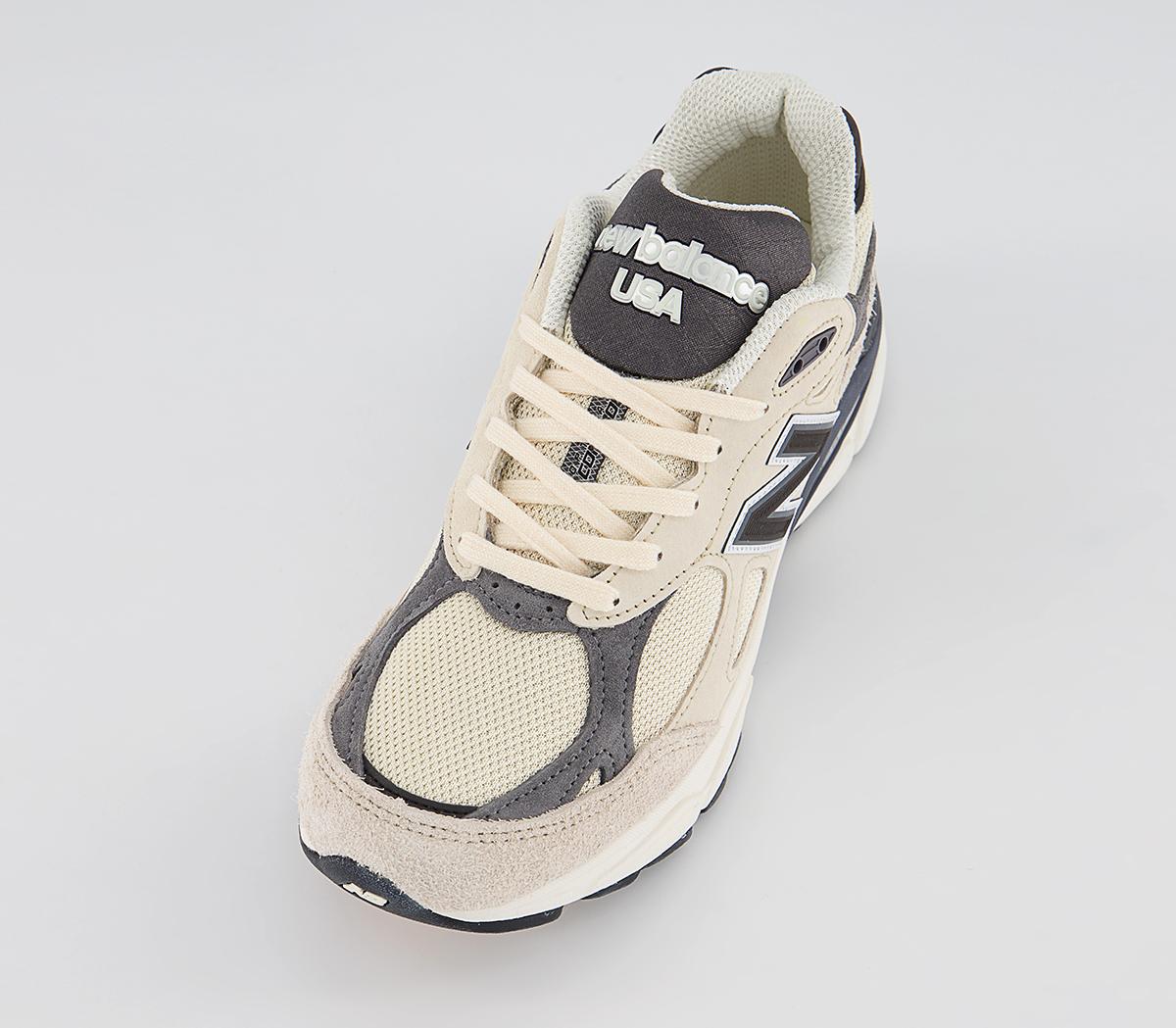New Balance 990v3 Trainers New Balance 990v3 Trainers Moonbeam