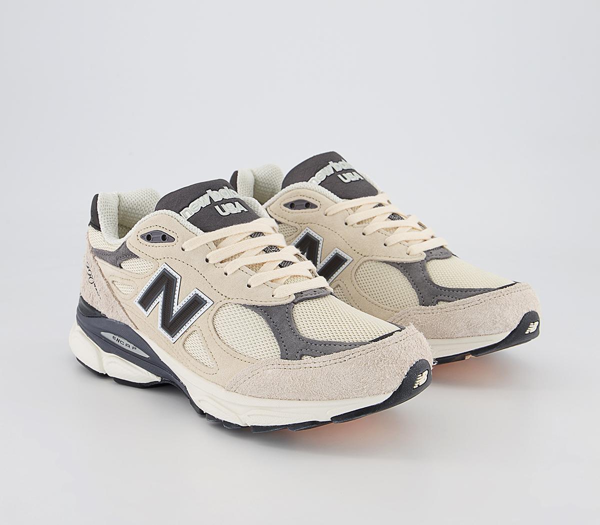 New Balance 990v3 Trainers New Balance 990v3 Trainers Moonbeam