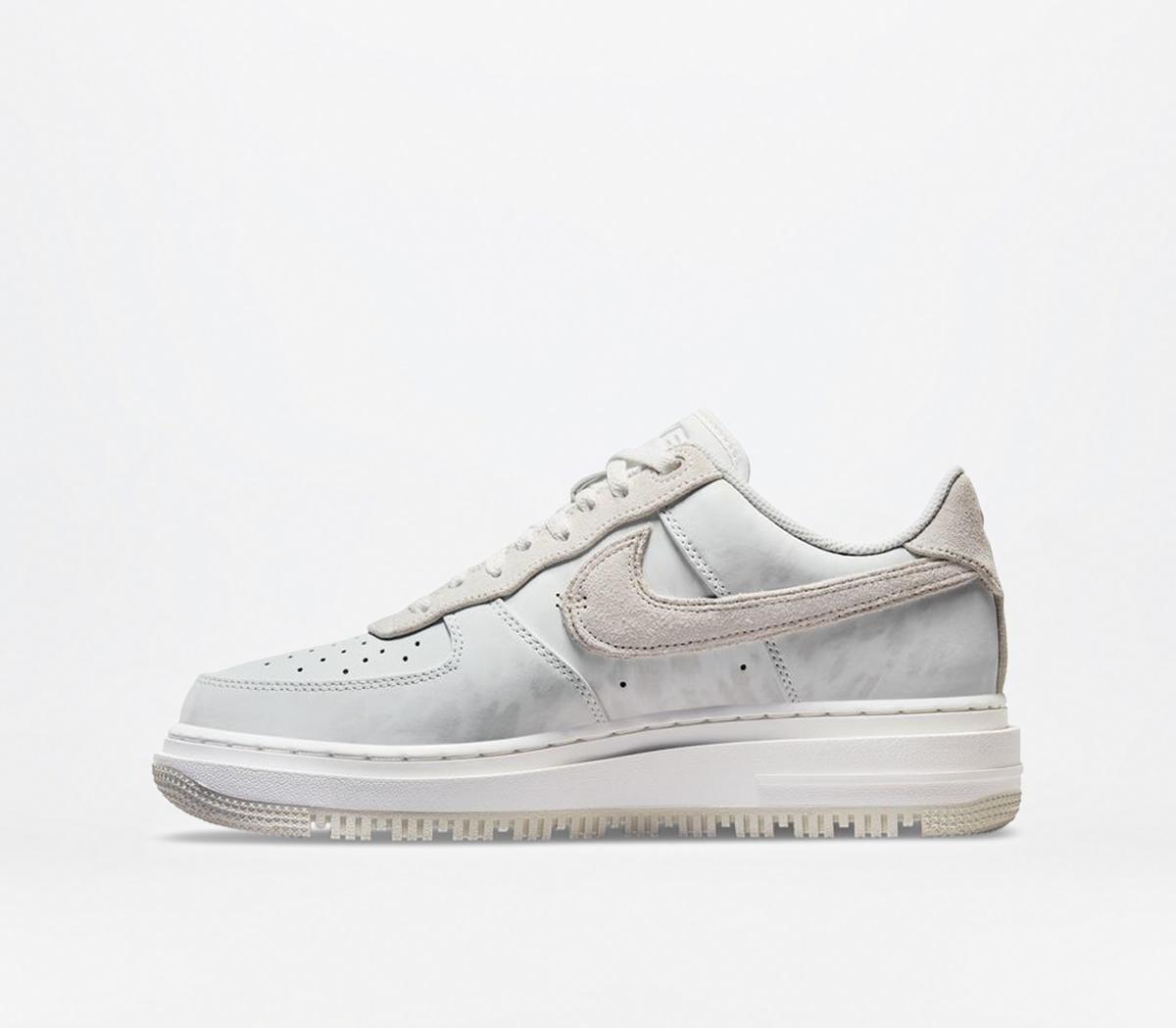 NikeAir Force 1 Luxe TrainersSummit White Light Bone