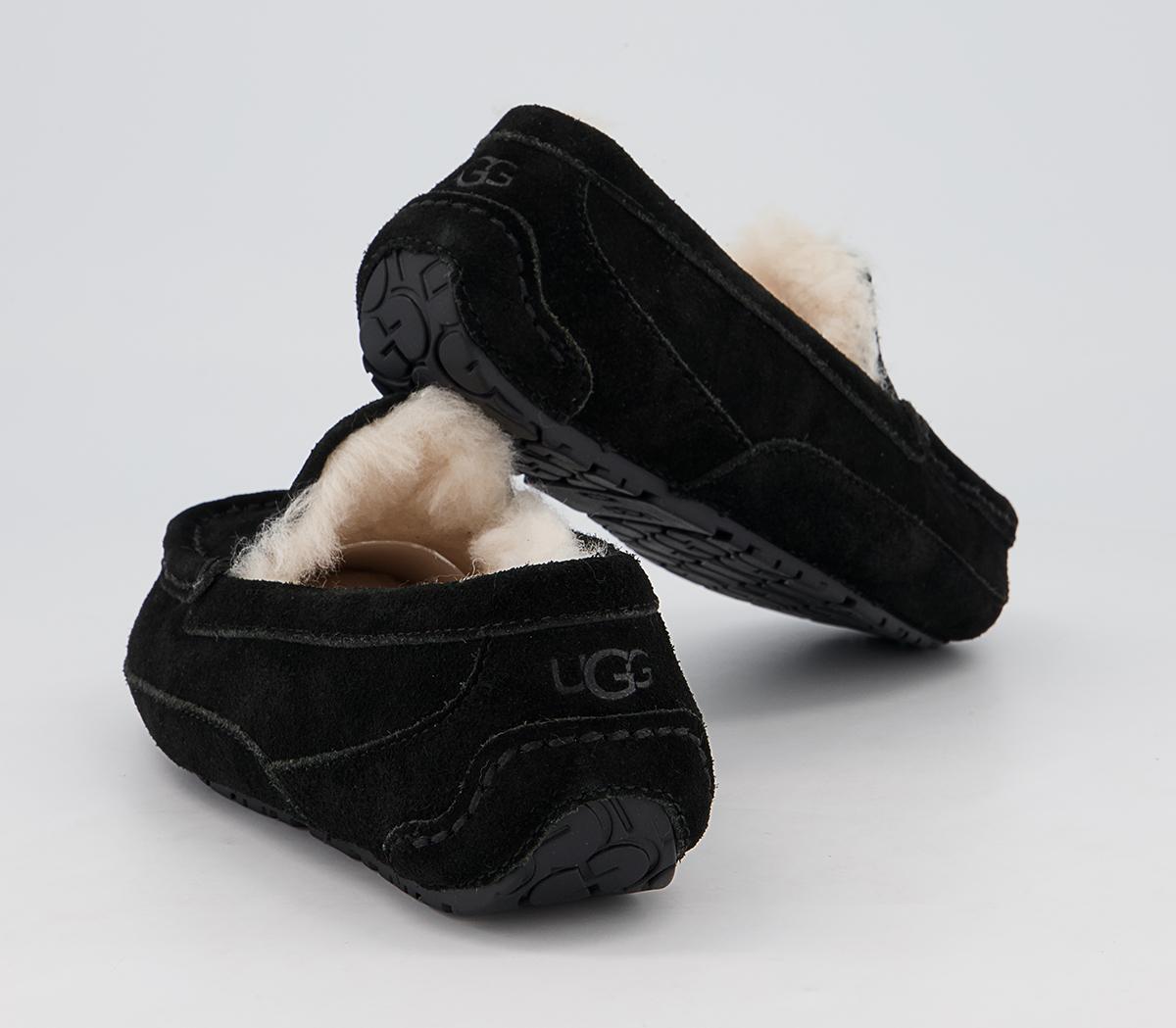 UGG Ascot Youth Slippers UGG Ascot Youth Slippers Black Suede