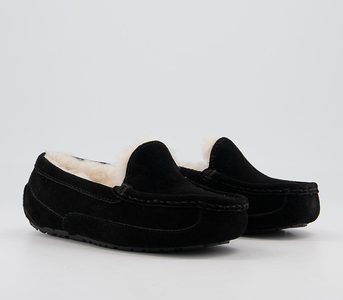UGG Ascot Youth Slippers UGG Ascot Youth Slippers Black Suede