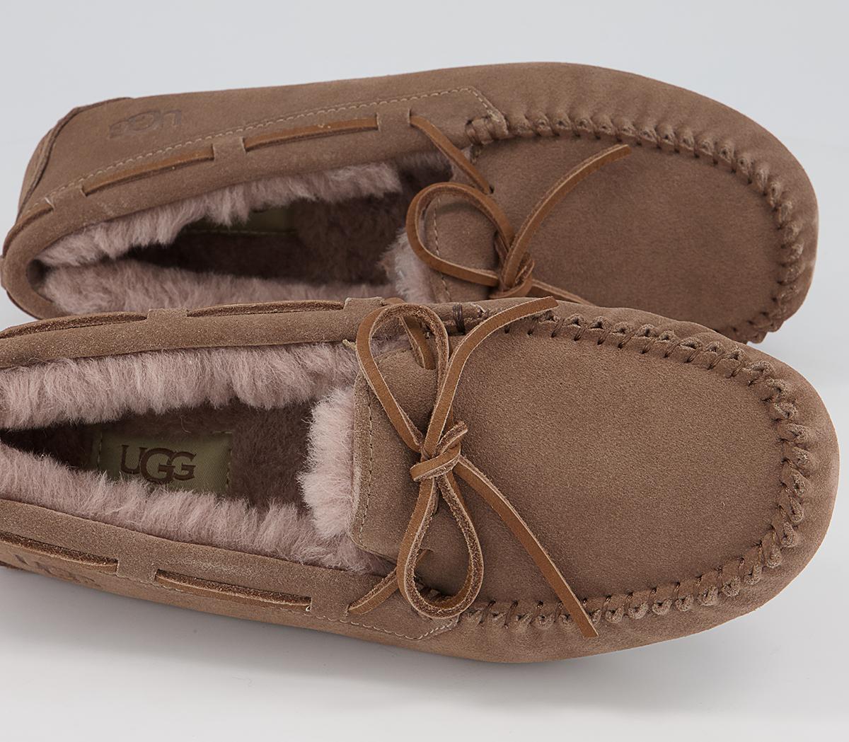 UGG Dakota Slippers UGG Dakota Slippers Caribou