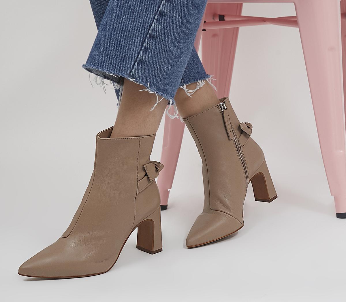 OFFICEArrow Pointed Bow Back BootsBeige Leather