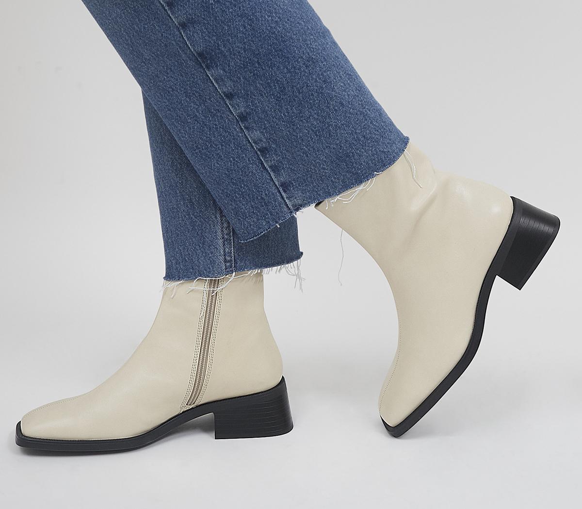 Vagabond ShoemakersBlanca Ankle BootsOff White