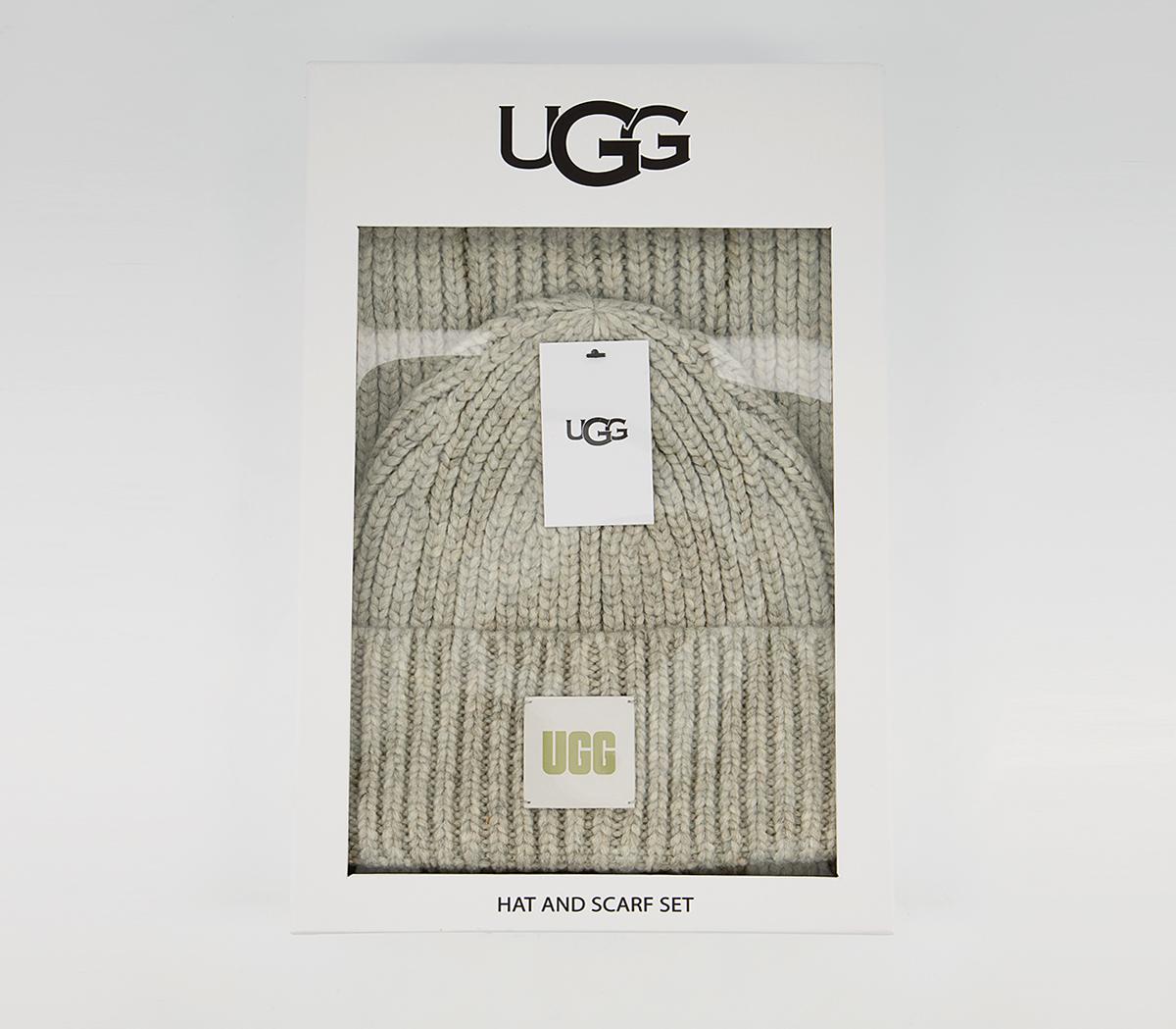 Ugg hat shop and scarf set