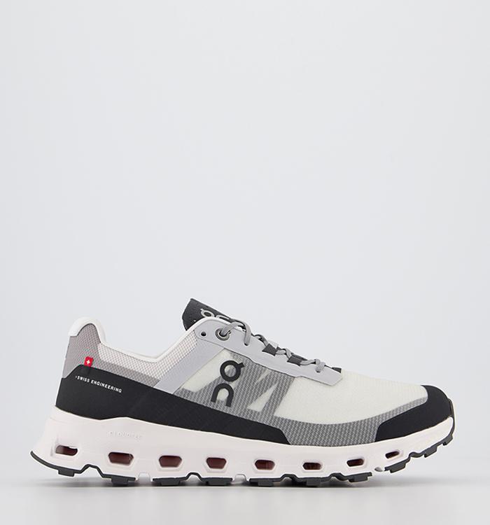 on running black trainers