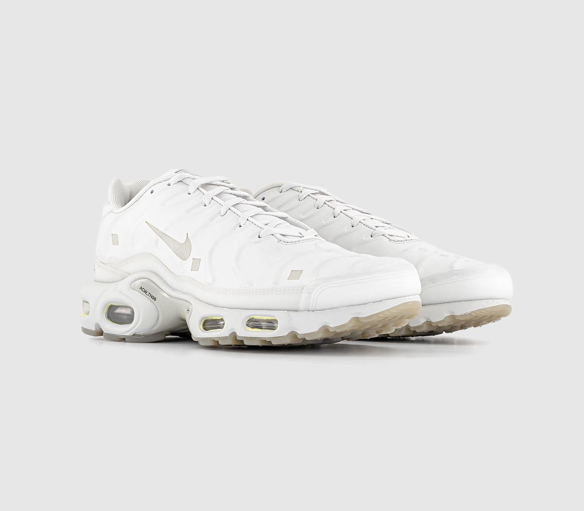 NikeAir Max Plus Trainers Platinum Tint Light Bone Black Stone