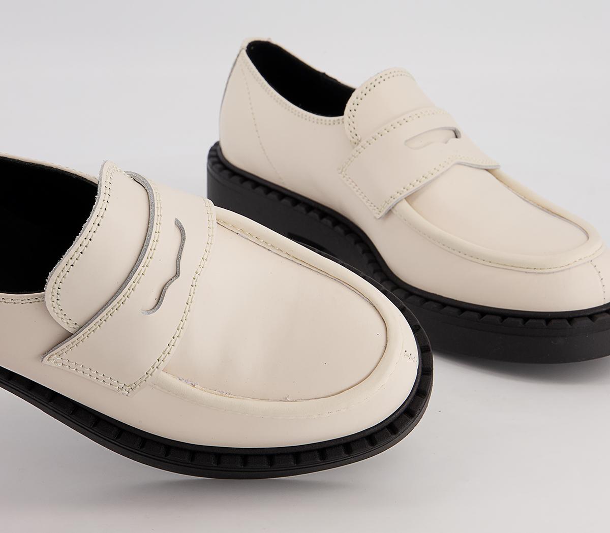 G.H Bass & Co Albany II Saddle Loafers G.H Bass & Co Albany II Saddle Loafers White Leather W Black