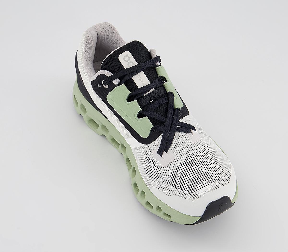 On Running Cloudstratus Trainers On Running Cloudstratus Trainers White Black