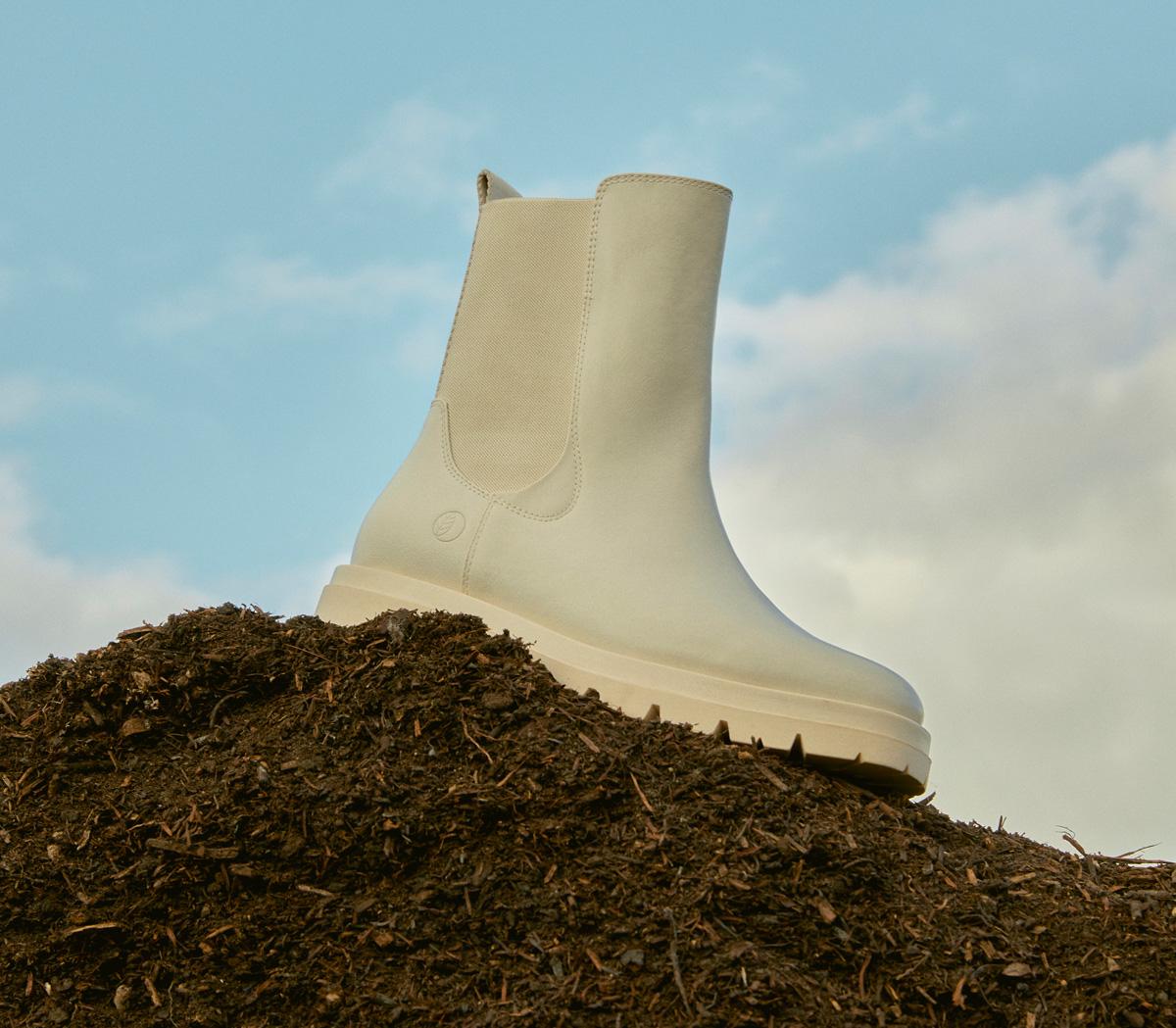 EARTHADDICT Gaea Chelsea Ankle Boots EARTHADDICT Gaea Chelsea Ankle Boots Off White