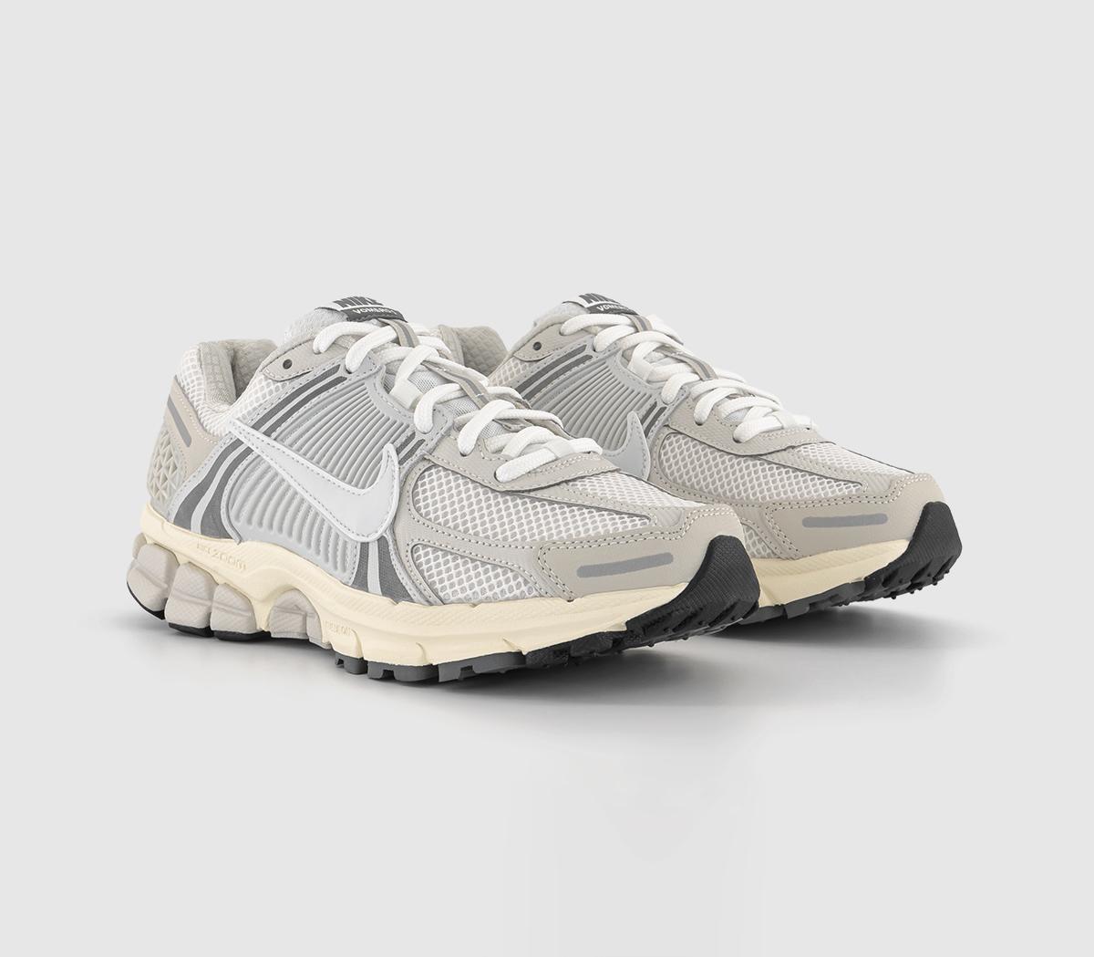NikeZoom Vomero 5 TrainersPlatinum Tint Photon Dust Cashmere Iron Grey Light
