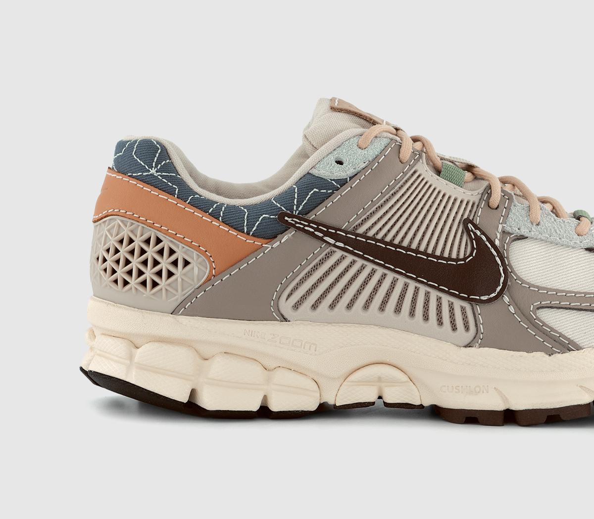 NikeZoom Vomero 5 TrainersSanddrift Earth Muslin Khaki Light Carbon Amber Br