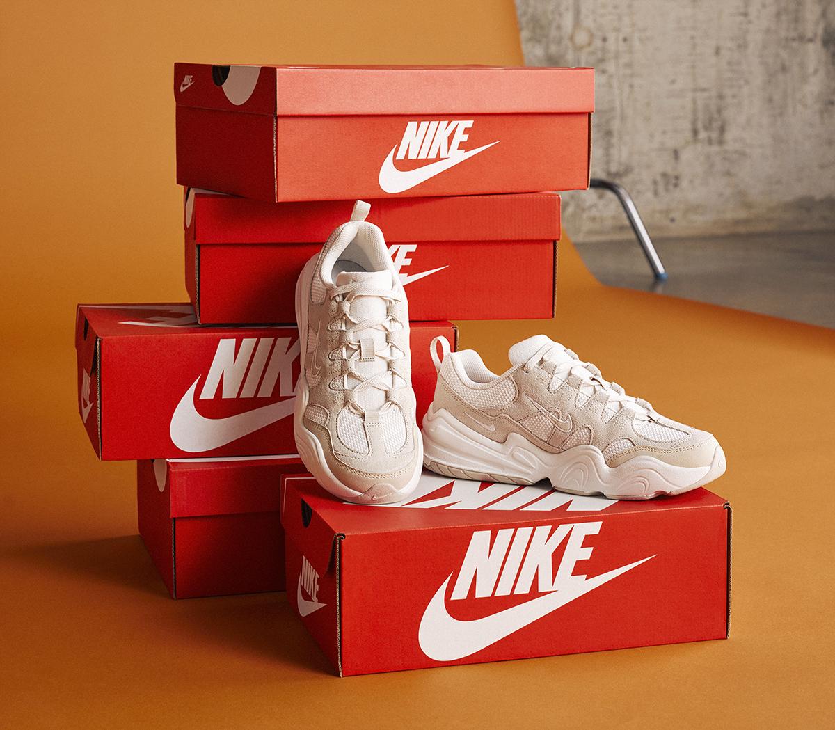 NikeNike Tech Hera TrainersPhantom Lt Orewood Brn Phantom