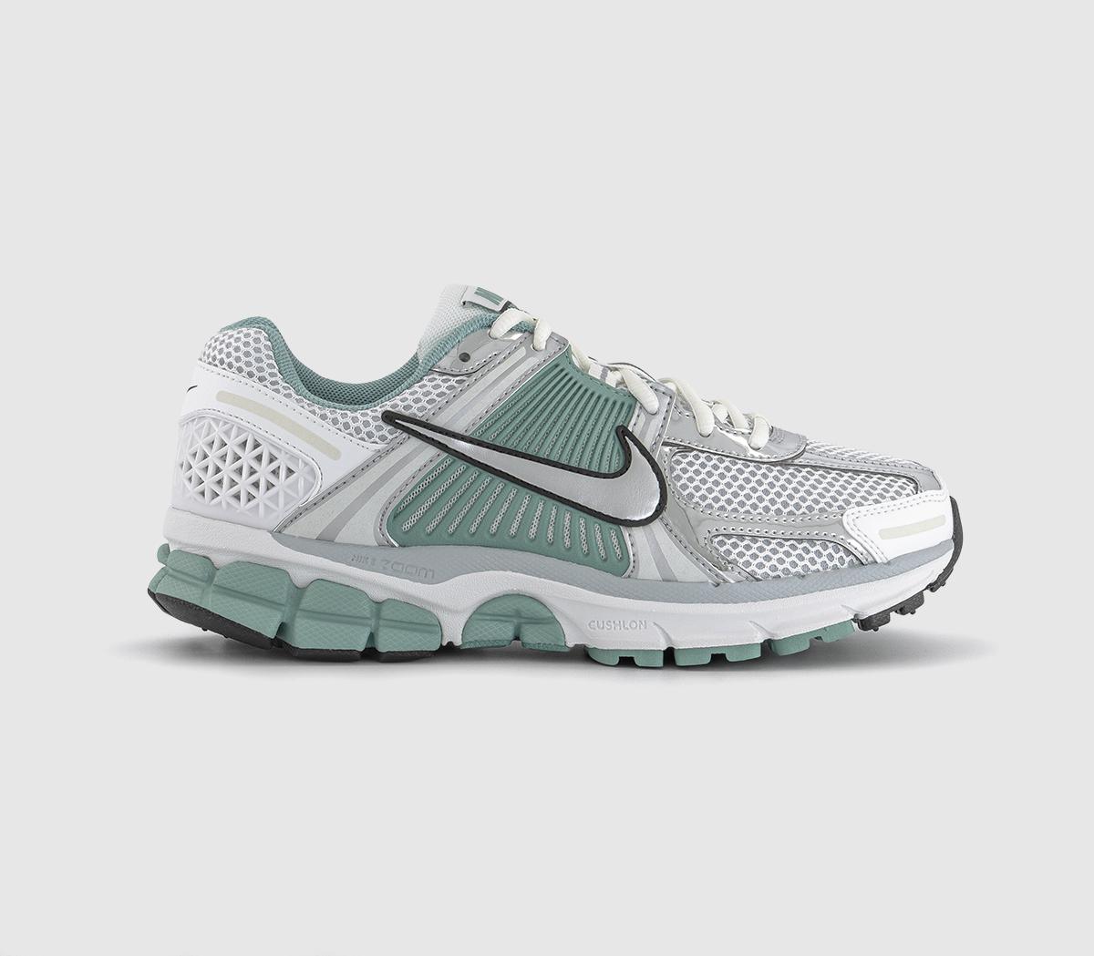 ★人気★【NIKE】★NIKE ZOOM VOMERO 5 WOLF GREY(W)★22-27cm★ Nike Zoom Vomero 5 Trainers Summit White Metallic Silver