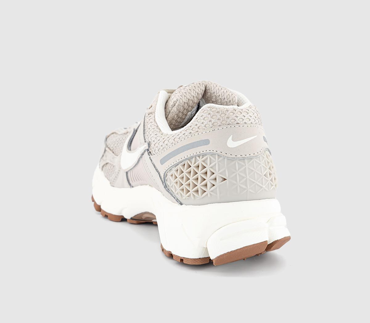 NikeZoom Vomero 5 TrainersLight Orewood Brown Sail Metallic Silver Gum Med B