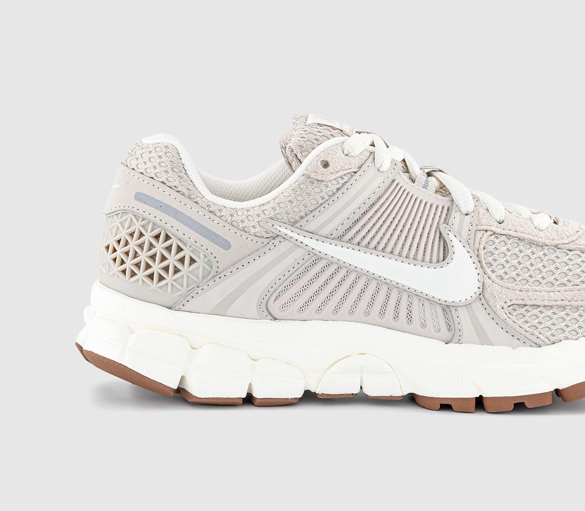NikeZoom Vomero 5 TrainersLight Orewood Brown Sail Metallic Silver Gum Med B