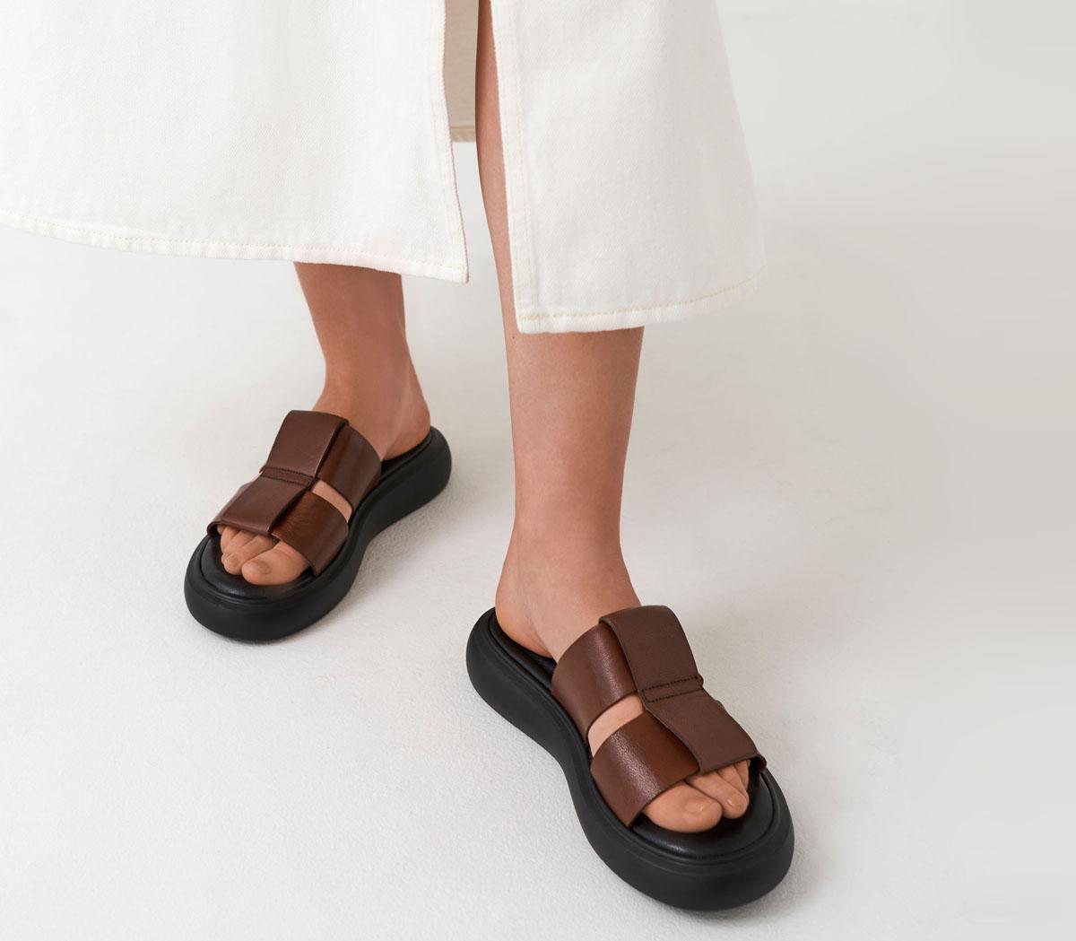 Cognac hot sale leather slides