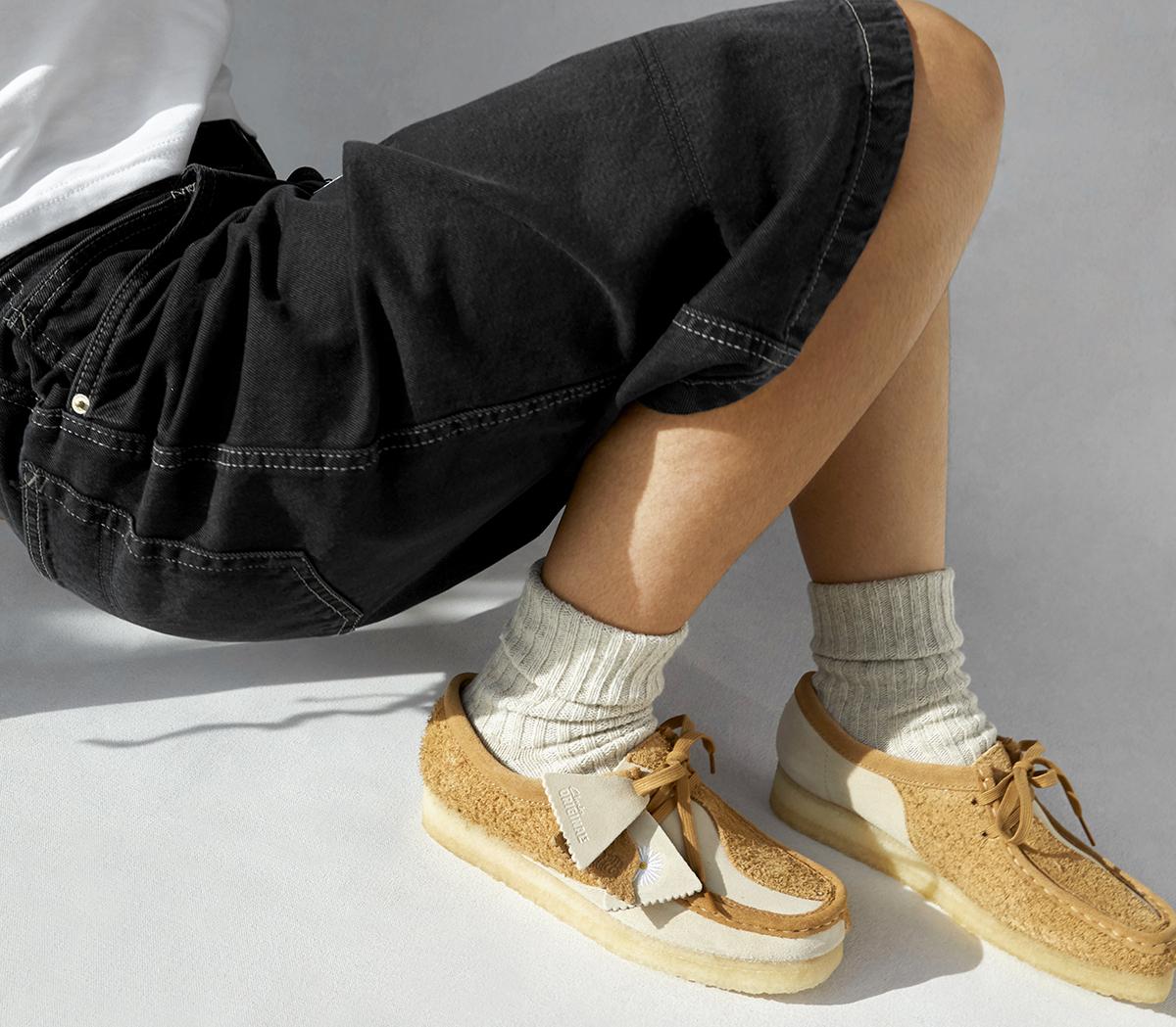 Clarks OriginalsClarks Originals Womens Wallabees Clarks OriginalsClarks Originals Womens WallabeesMid Tan Combi