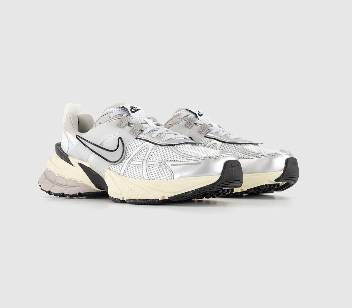 NikeNike V2K Run TrainersSummit White Metallic Silver