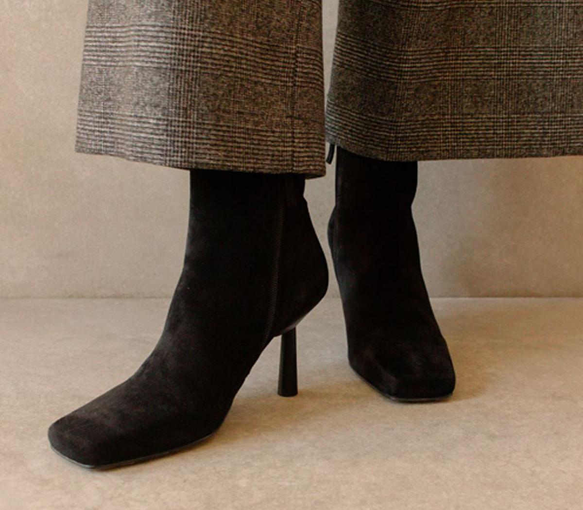 ALOHASFrappe Stileto Heeled Ankle BootsBlack