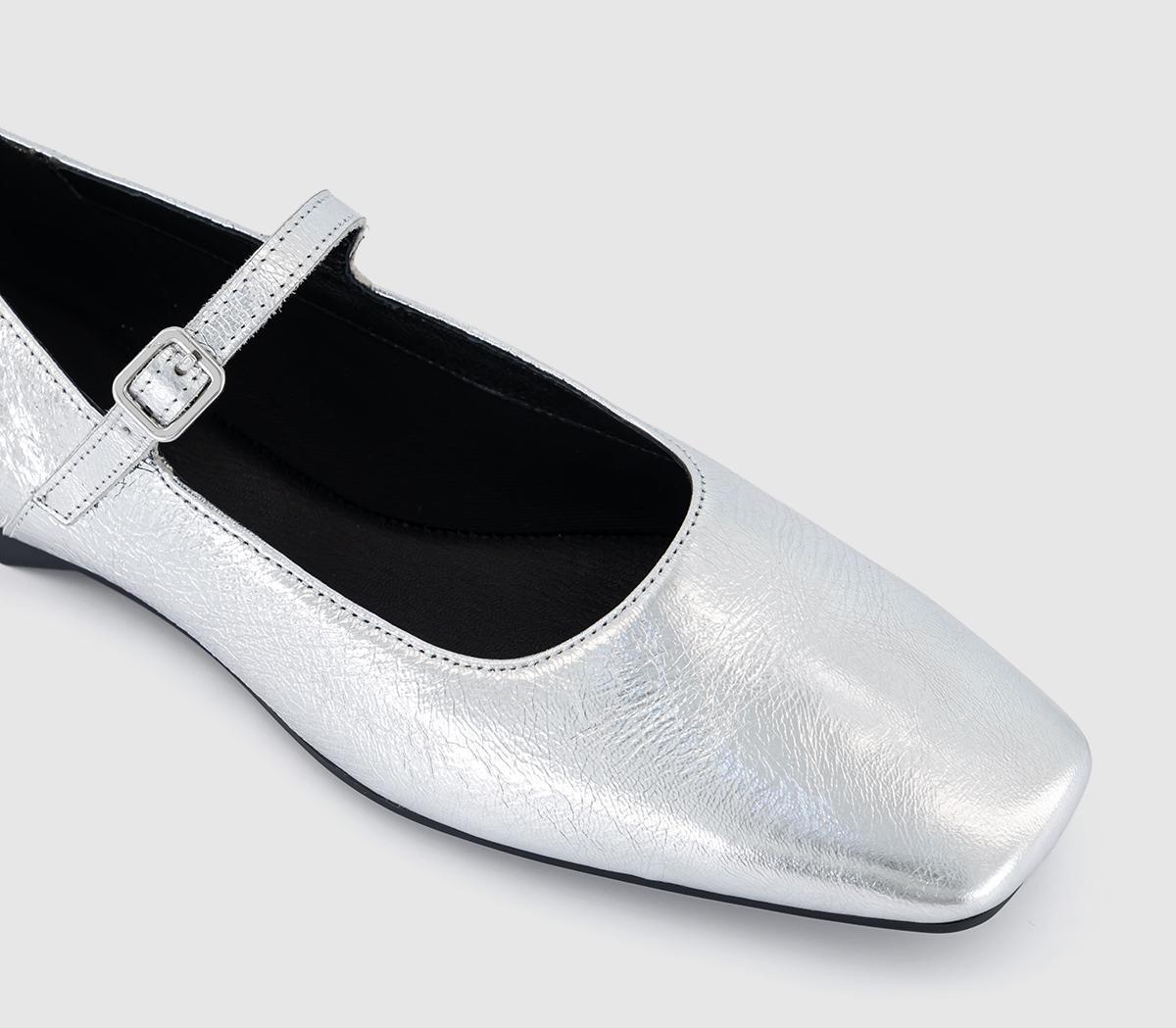 Vagabond ShoemakersDelia Mary Janes Vagabond ShoemakersDelia Mary JanesSilver Metallic Leather