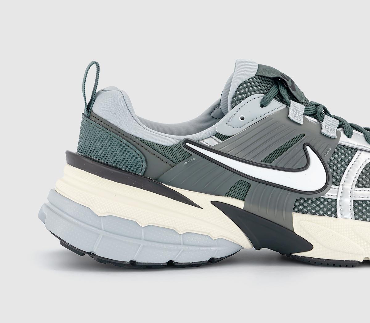NikeNike V2K Run Trainers NikeNike V2K Run TrainersVintage Green Vintage Green