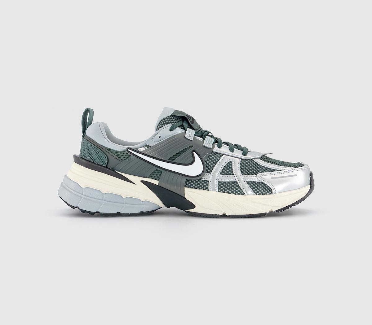 NikeNike V2K Run Trainers NikeNike V2K Run TrainersVintage Green Vintage Green