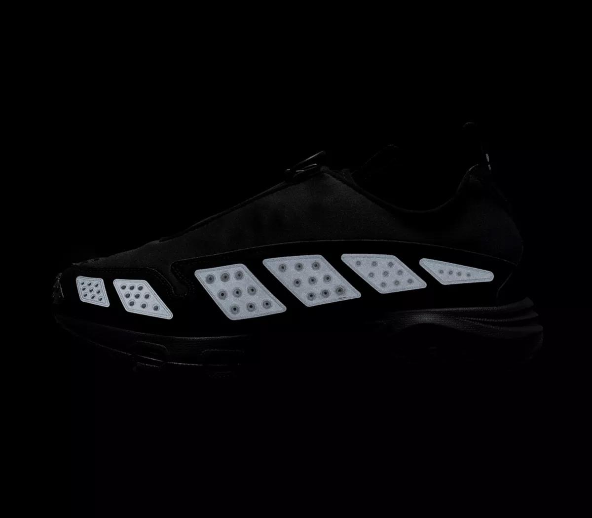 NikeW Air Max SNDR TrainersVolt Black White