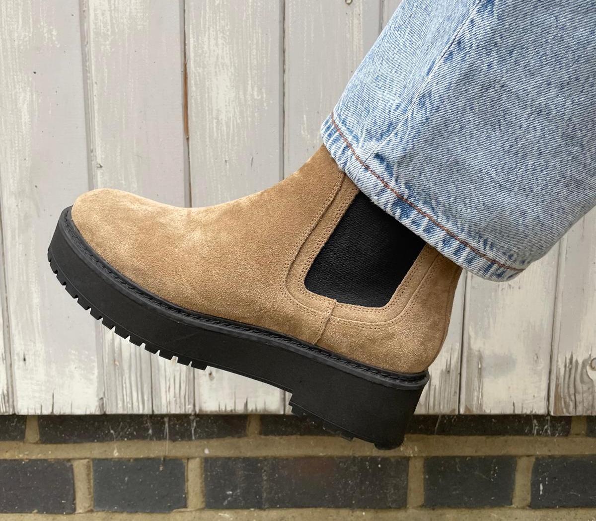 OFFICEAura Chunky Chelsea Boot OFFICEAura Chunky Chelsea BootTaupe Suede