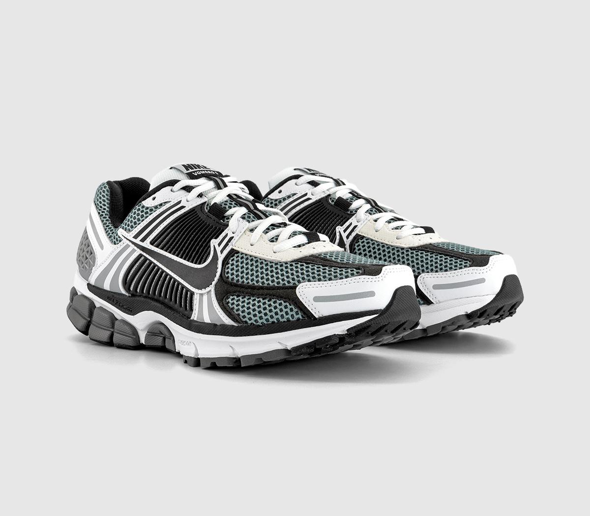 NikeNike Zoom Vomero 5 SE SP TrainersDk Grey Black White Sail Wolf Grey Mtlc Silver