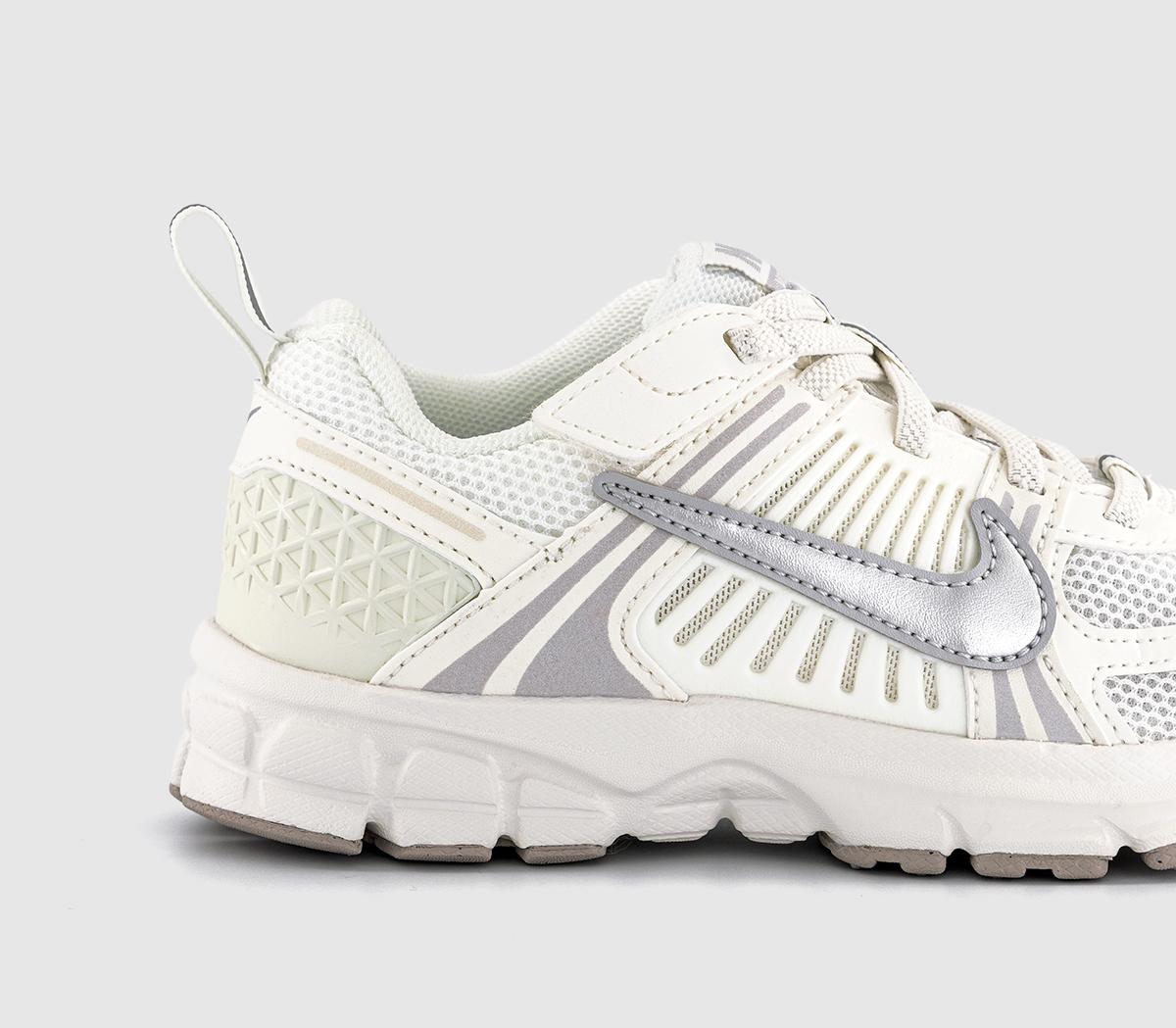 NikeVomero Youth TrainersSail Metallic Silvervast Grey