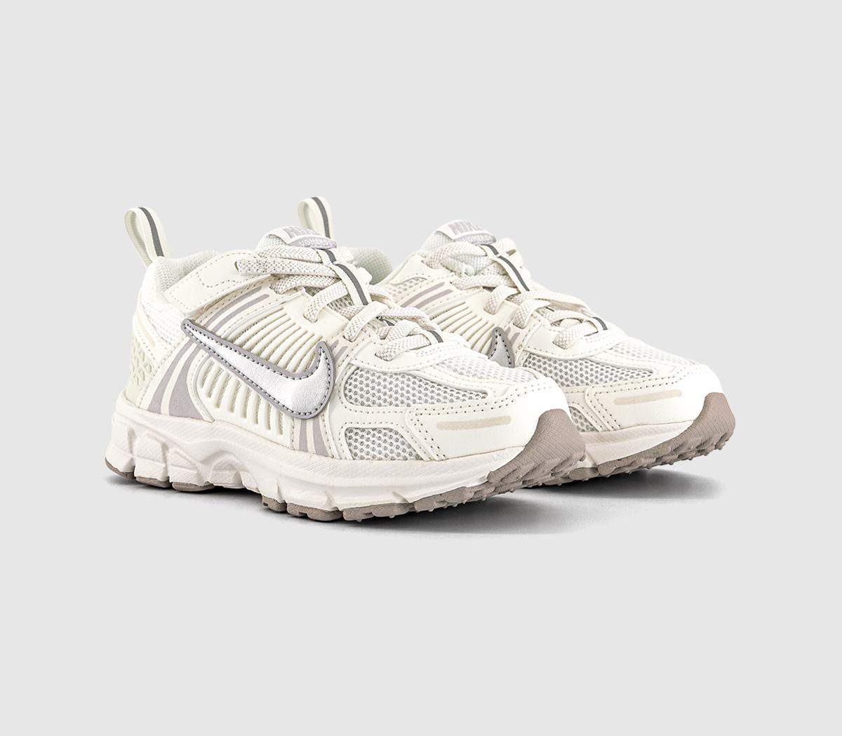 NikeVomero Youth TrainersSail Metallic Silvervast Grey