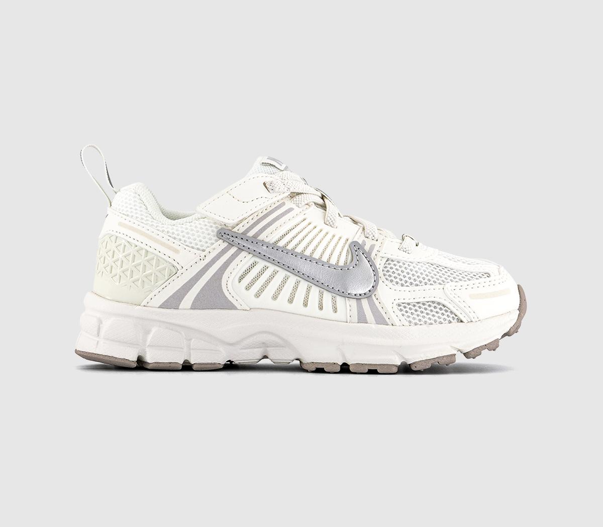 NikeVomero Youth TrainersSail Metallic Silvervast Grey