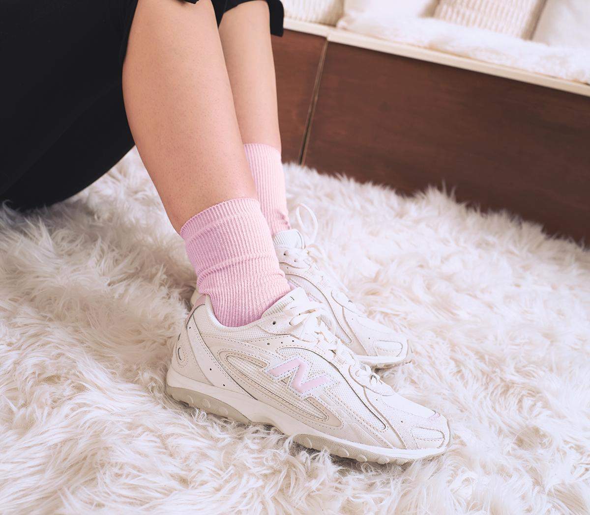 New Balance204L TrainersSea Salt Stone Pink