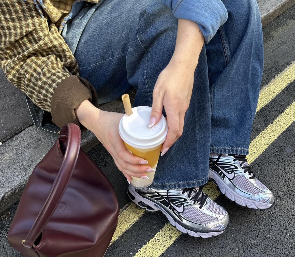 NikeNike Air Max Moto 2K TrainersLight Bone Desert Ochren Baroque Brown