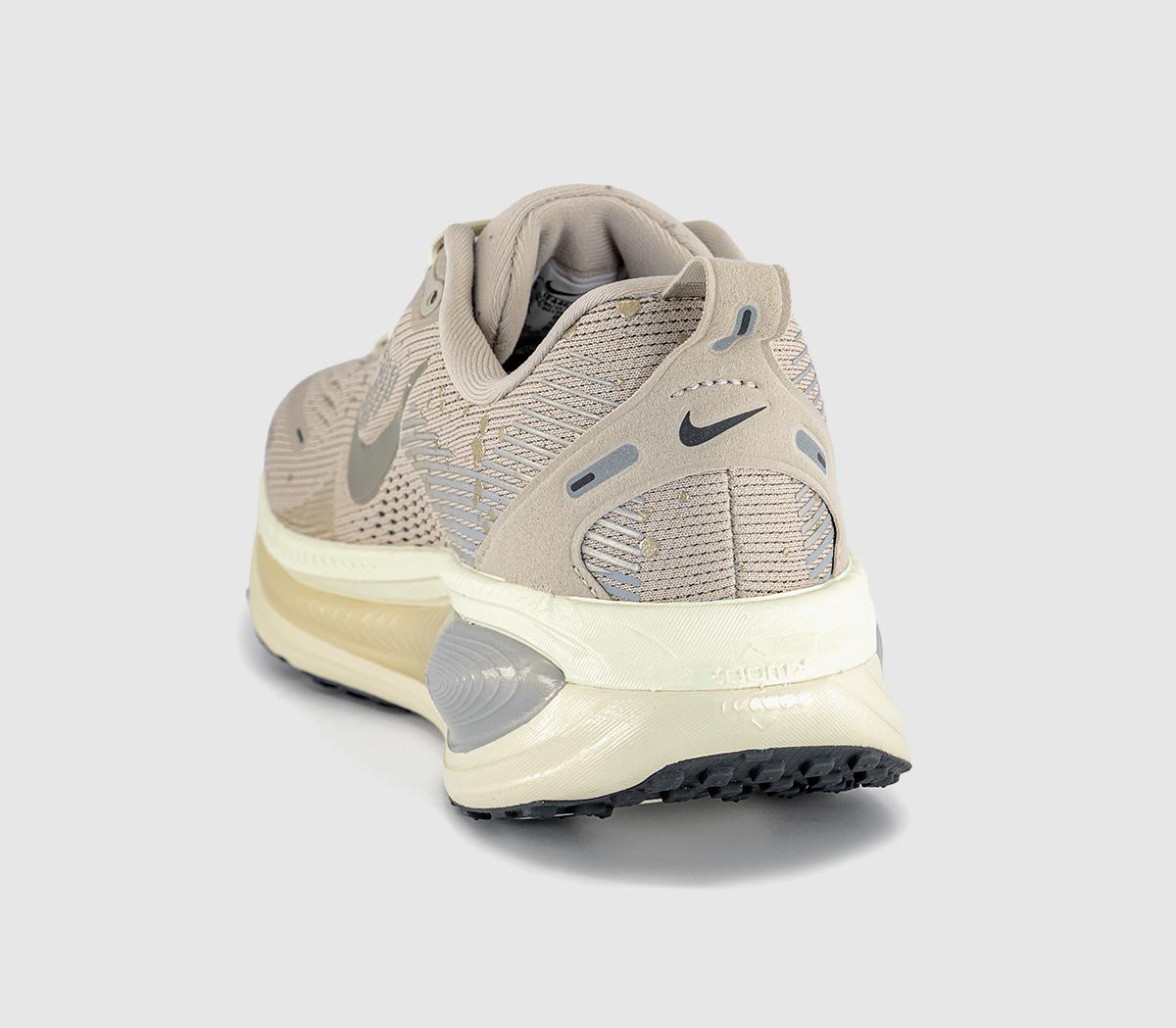 NikeNike Vomero 18 TrainersCream Metallic Gold Grain Coconut Milk