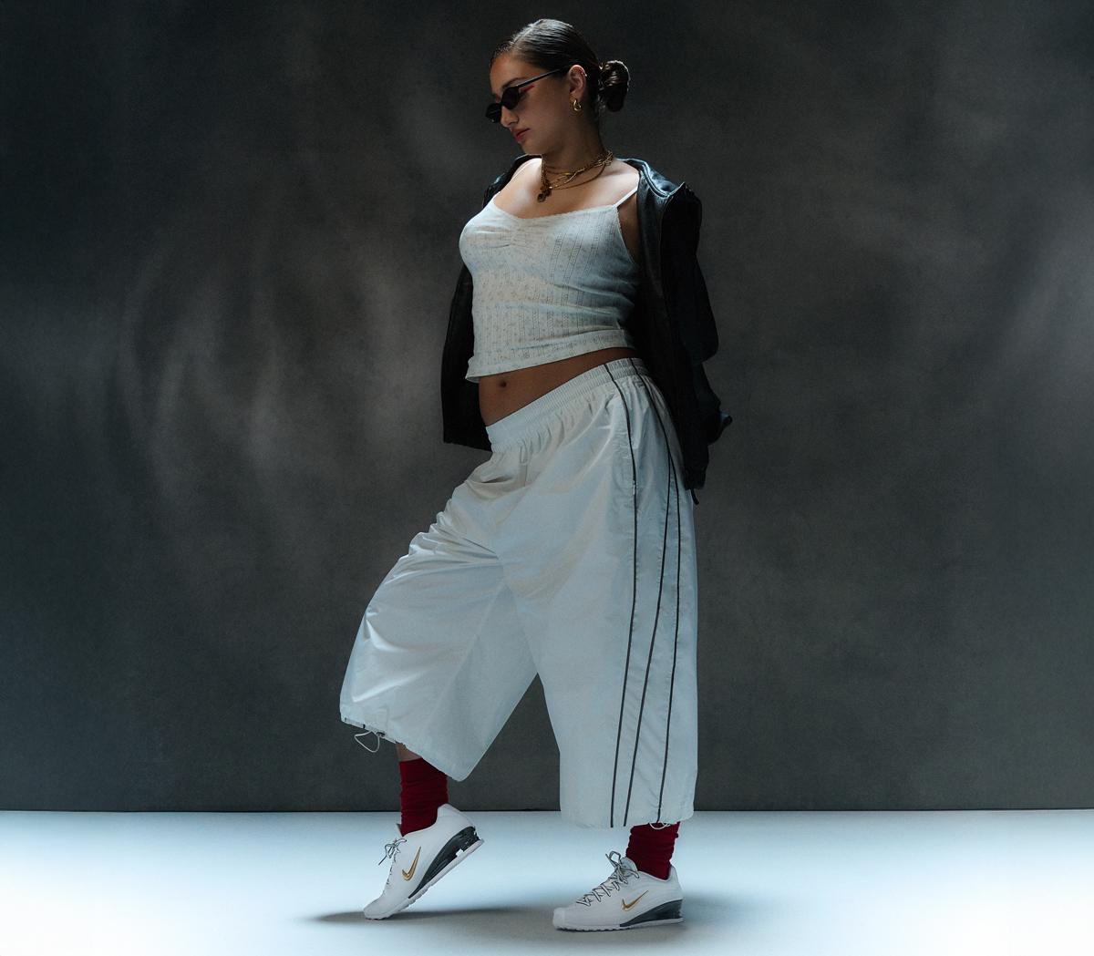 NikeShox Z TrainersWhite Varsity Red Metallic Gold