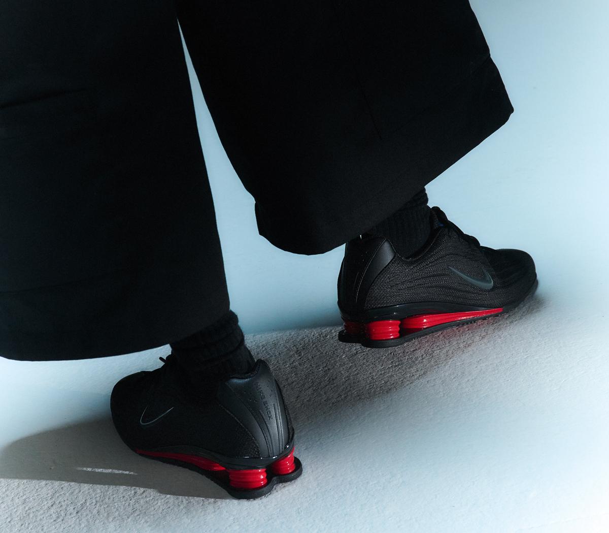 NikeShox Z TrainersBlack Black University Red