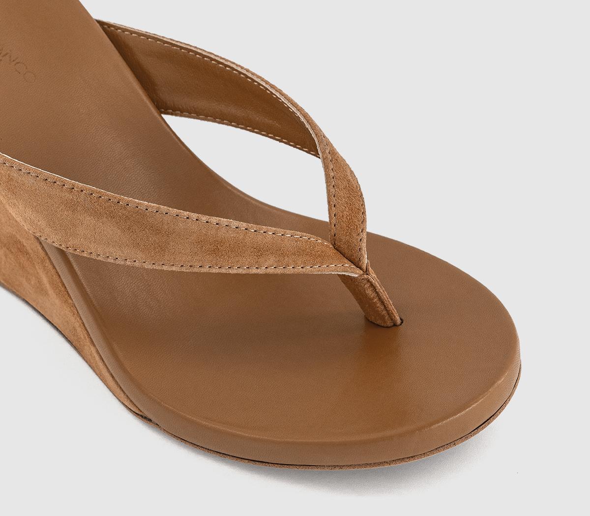 Tony BiancoAvanti Wedge Heels Tony BiancoAvanti Wedge HeelsTan Suede