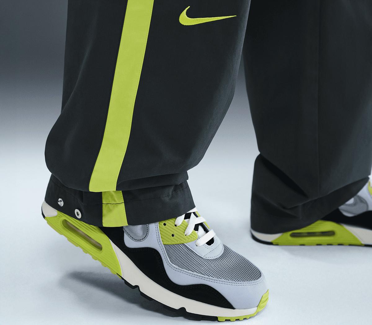 パンツ Nike Patta Men's Track Pants Black Patta Track Pant in Black/Cyber