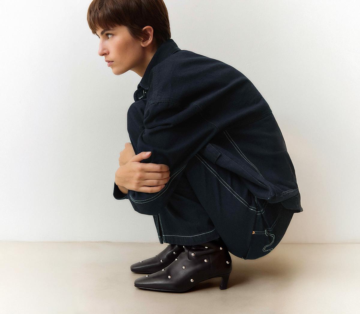 ALOHASNash Studs Ankle BootsBlack Leather