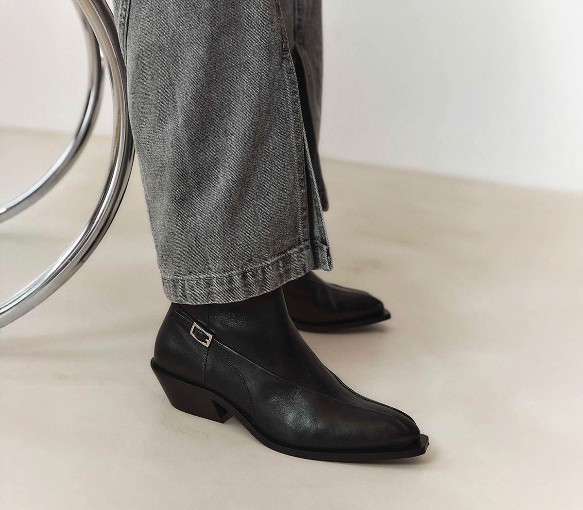 ALOHASLizzie Black Buckle BootsBlack Leather