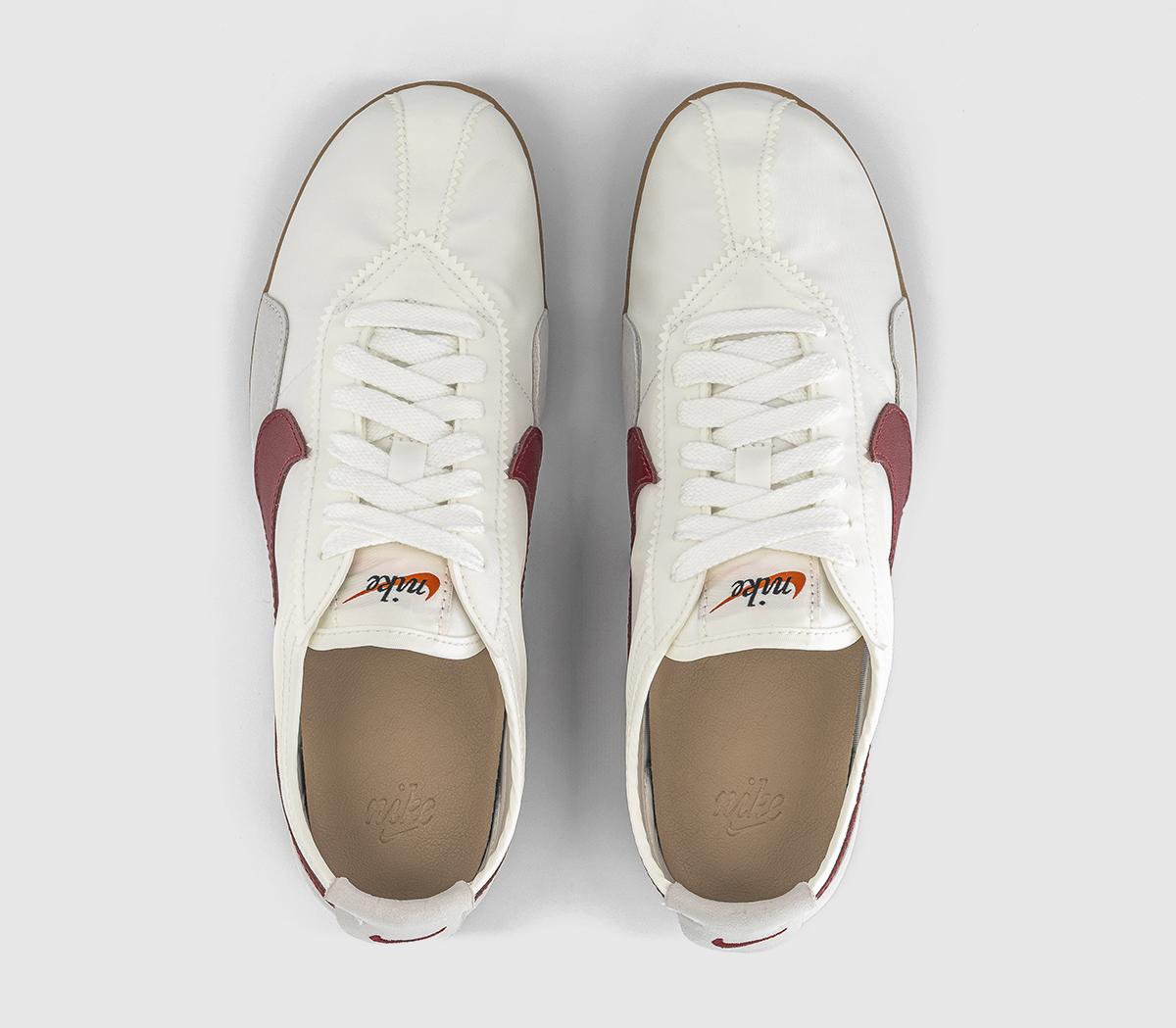 NikeMoon Shoe TrainersSummit White Team Crimson Gum Light Brown