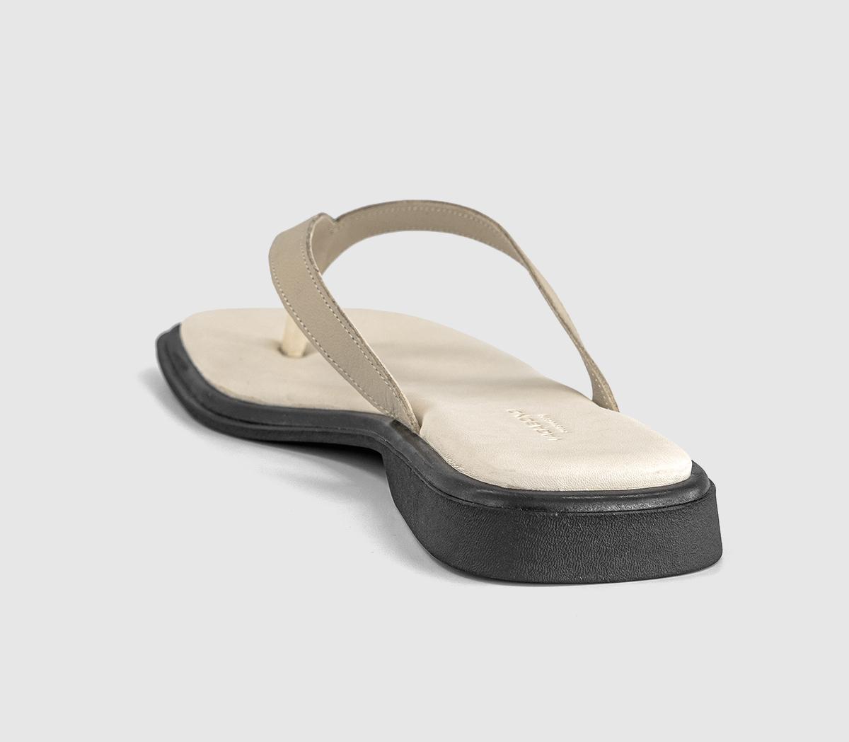 Vagabond ShoemakersIzzy Toe Thong SandalsOff White Leather