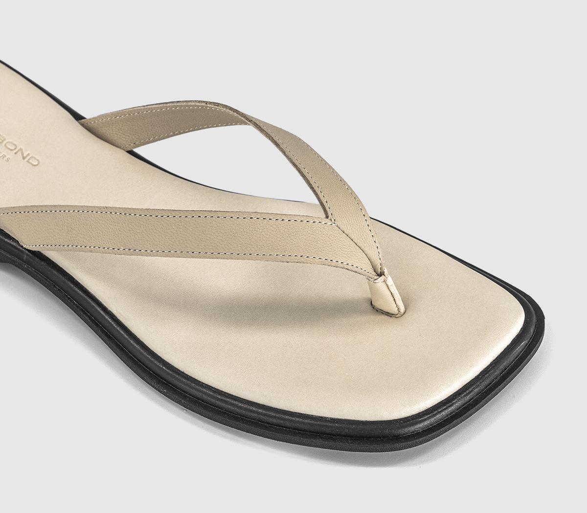 Vagabond ShoemakersIzzy Toe Thong SandalsOff White Leather