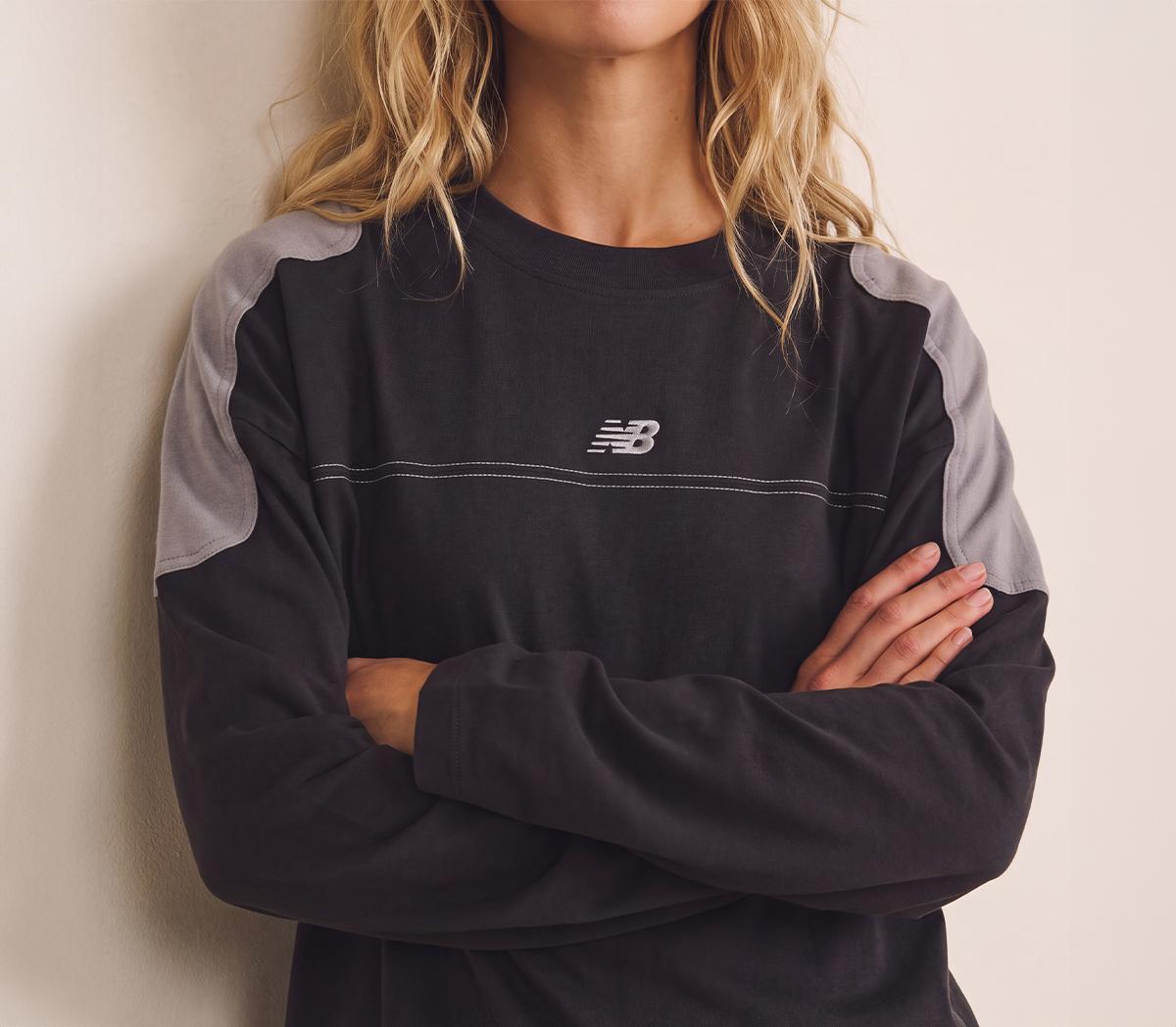 New BalanceNB Sport Legacy Graphic Long SleeveDark Night