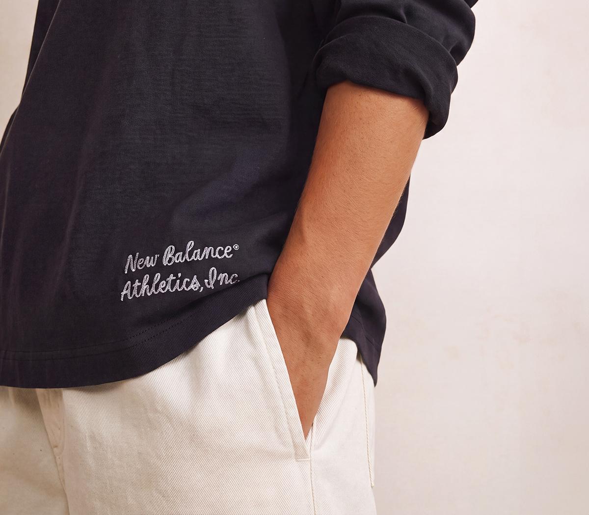 New BalanceNB Sport Legacy Graphic Long SleeveDark Night